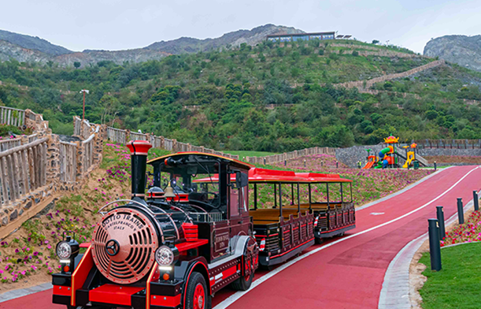 Hanging Garden Train